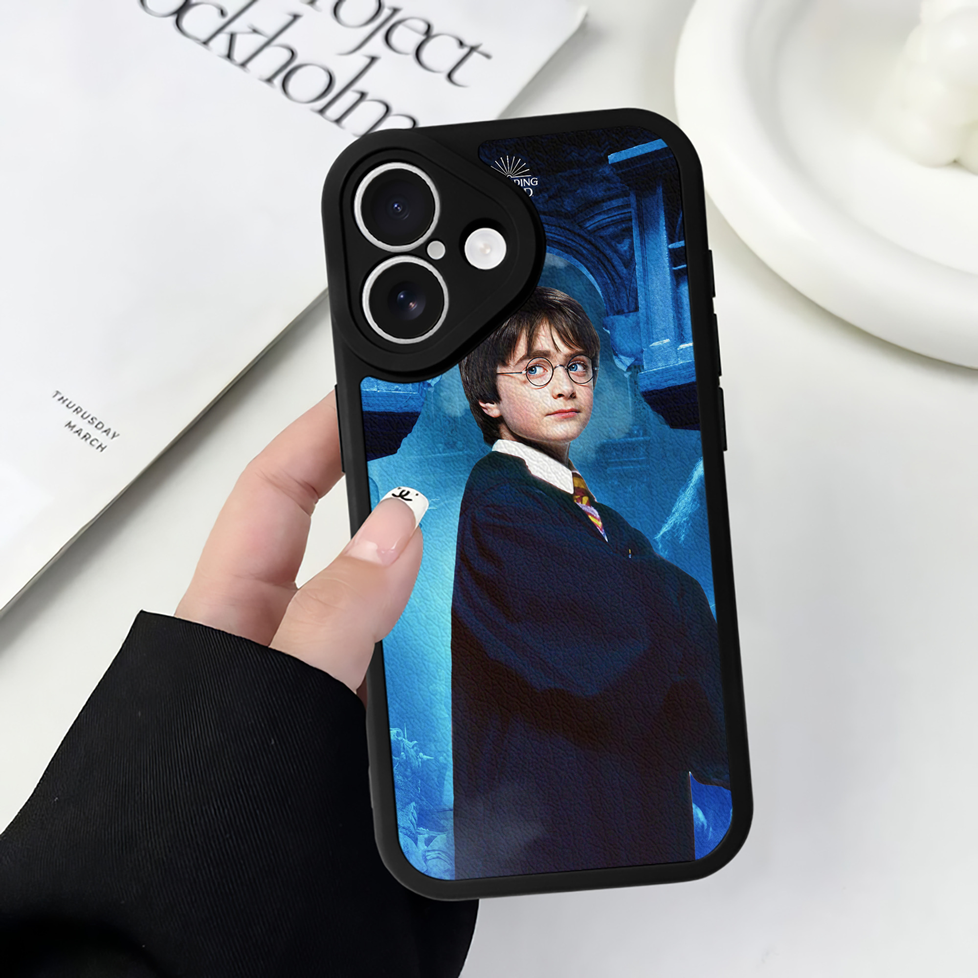 （画像用） Harry Potter ハリー・ポッターシリーズ 【iPhone 16シリーズ対応】シリコンスマホケース（レザー調） 材質：シリコン